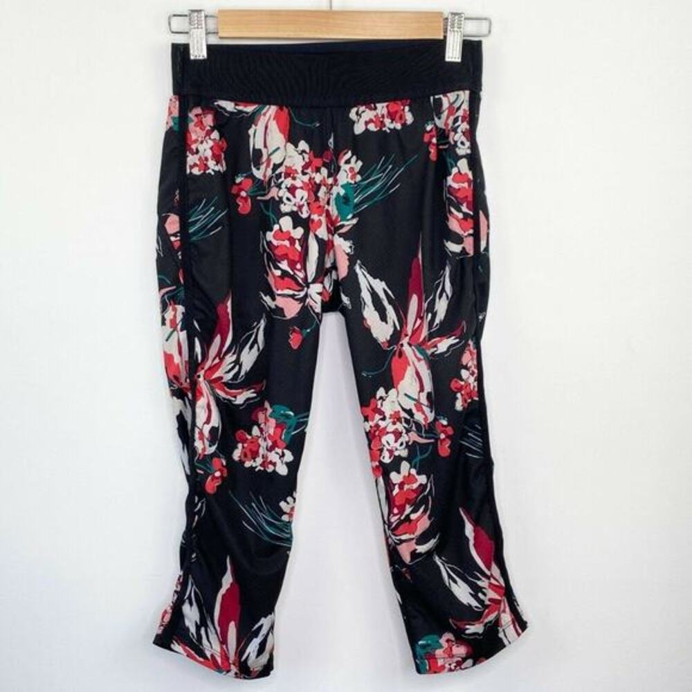 Athleta Womens Capri Cropped Floral Leggings Size Small Workout Running Training